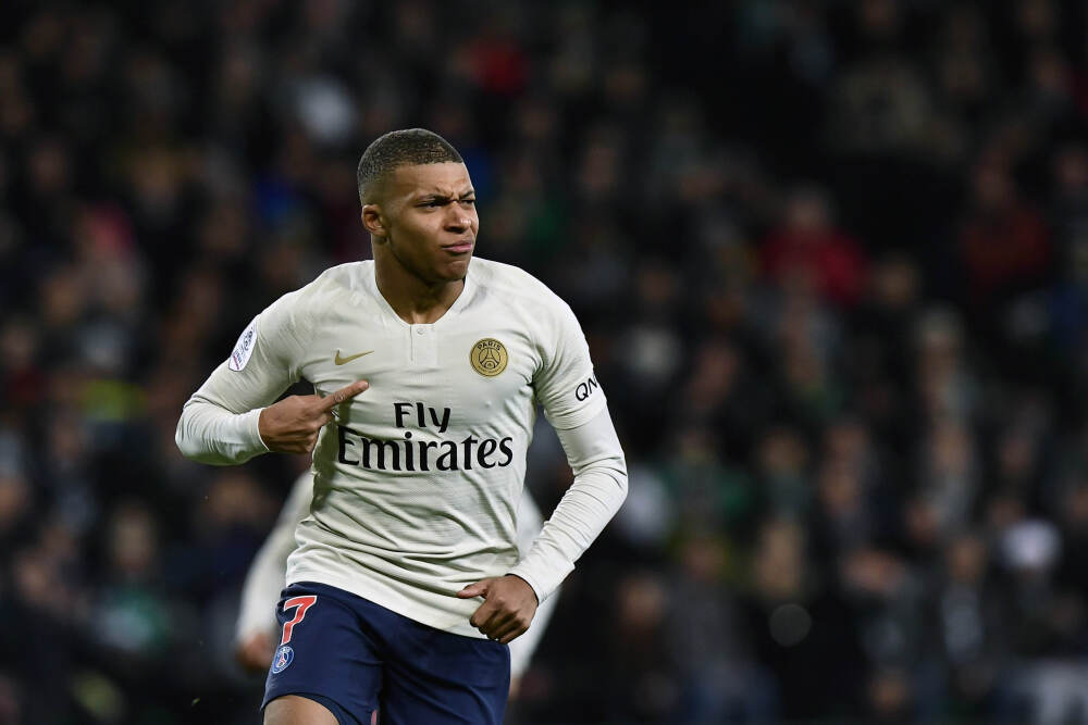 早报｜苹果或在自带地图加入广告/3999元起，一加15正式发布/iPhone 18或将延期至2027年